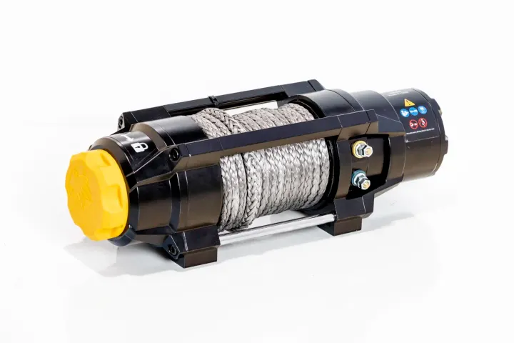 Electric winch with synthetic rope