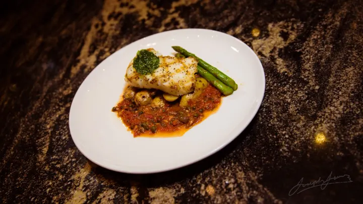 Grilled fish with asparagus